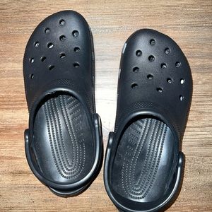 Black crocs